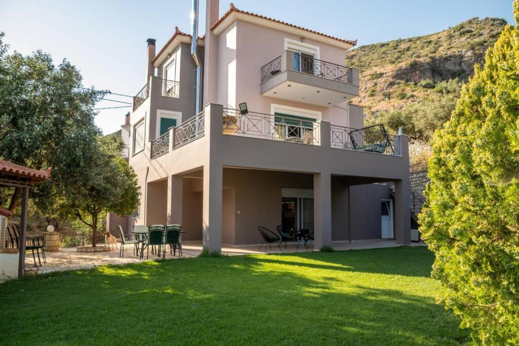 Akrivi'S House In Kalamata Exteriör bild
